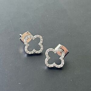 Sterling silver clover stud earrings